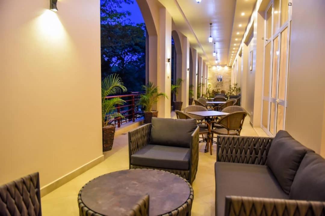 Admas Grand Hotel Entebbe Zewnętrze zdjęcie