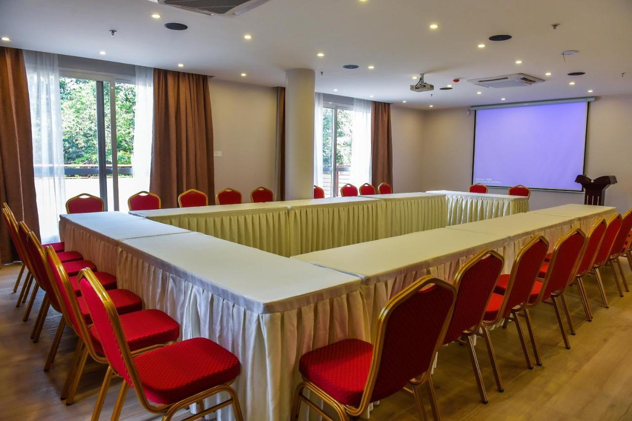 Admas Grand Hotel Entebbe Zewnętrze zdjęcie