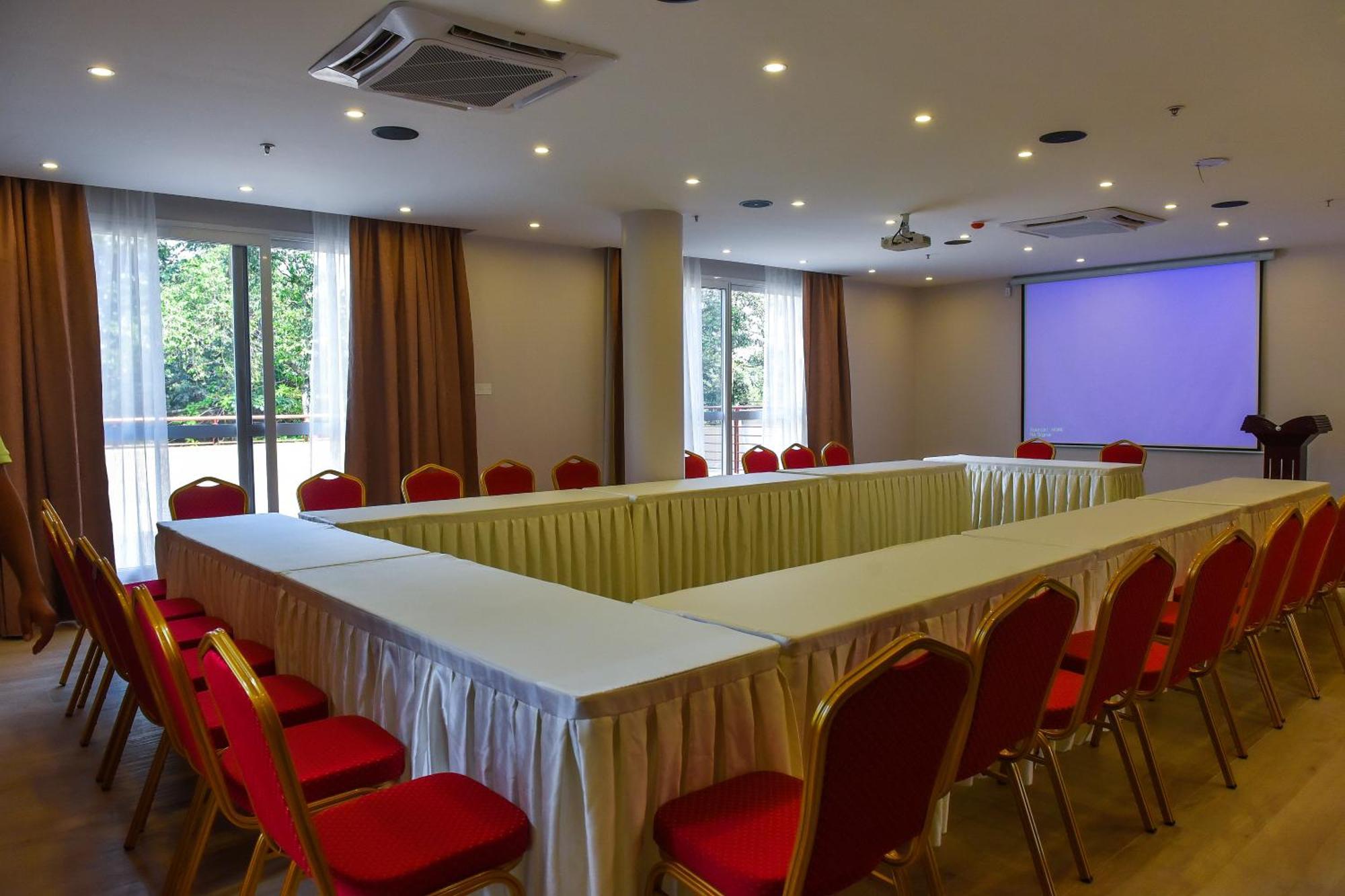 Admas Grand Hotel Entebbe Zewnętrze zdjęcie